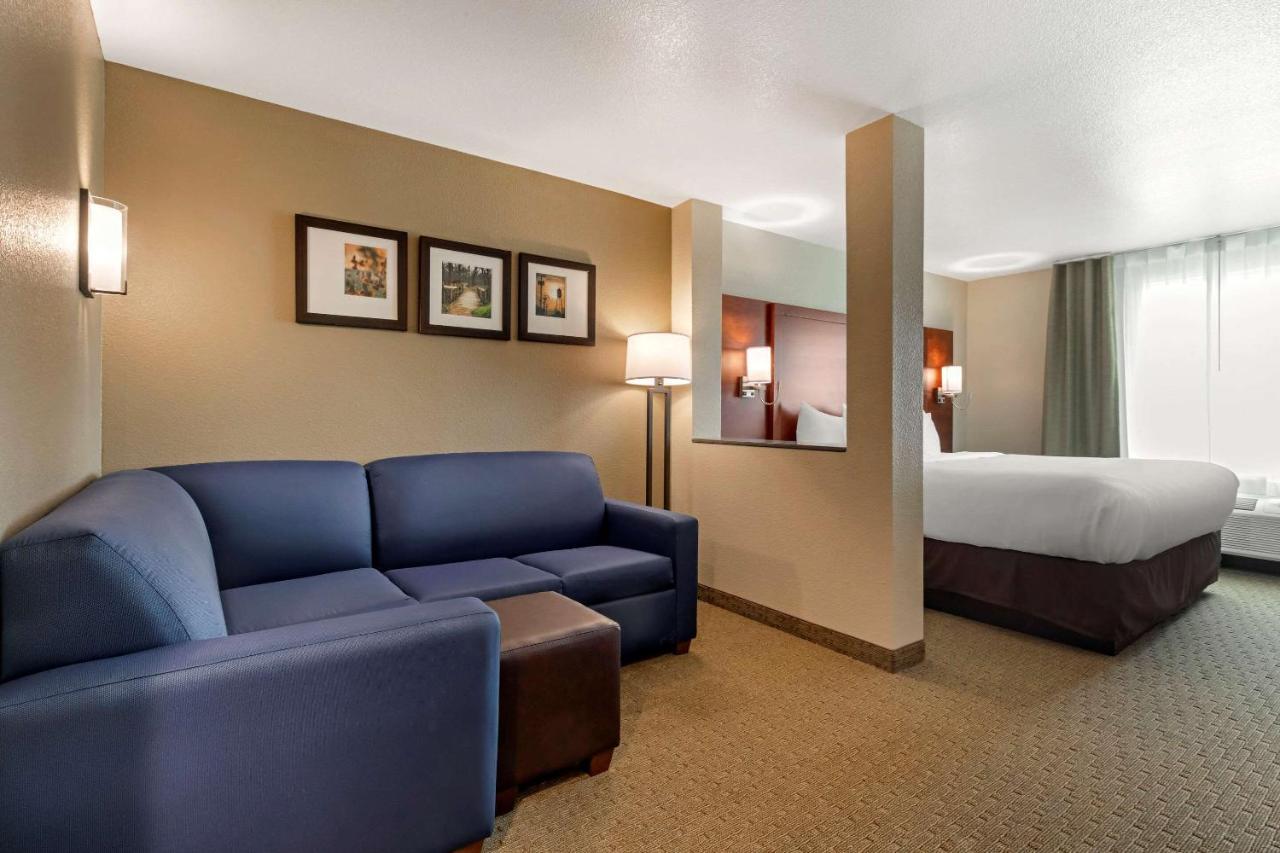 Comfort & Dfw West Hotel 3*